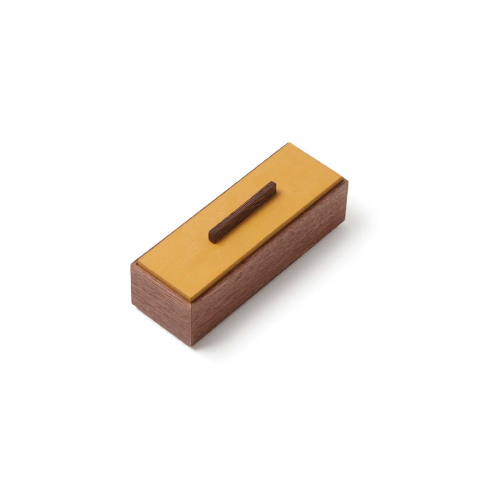 Caja rectangular amarilla