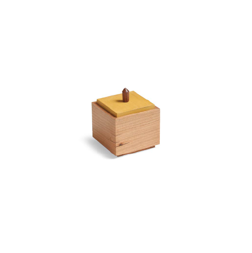 Caja cuasicuadrada amarilla