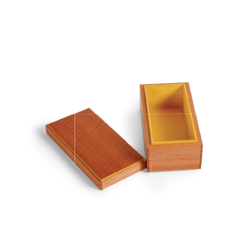 Caja rectangular amarilla