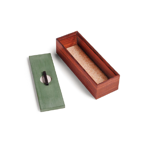 Caja rectangular marrón oscuro