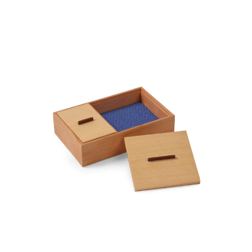Caja rectangular con compartimentos