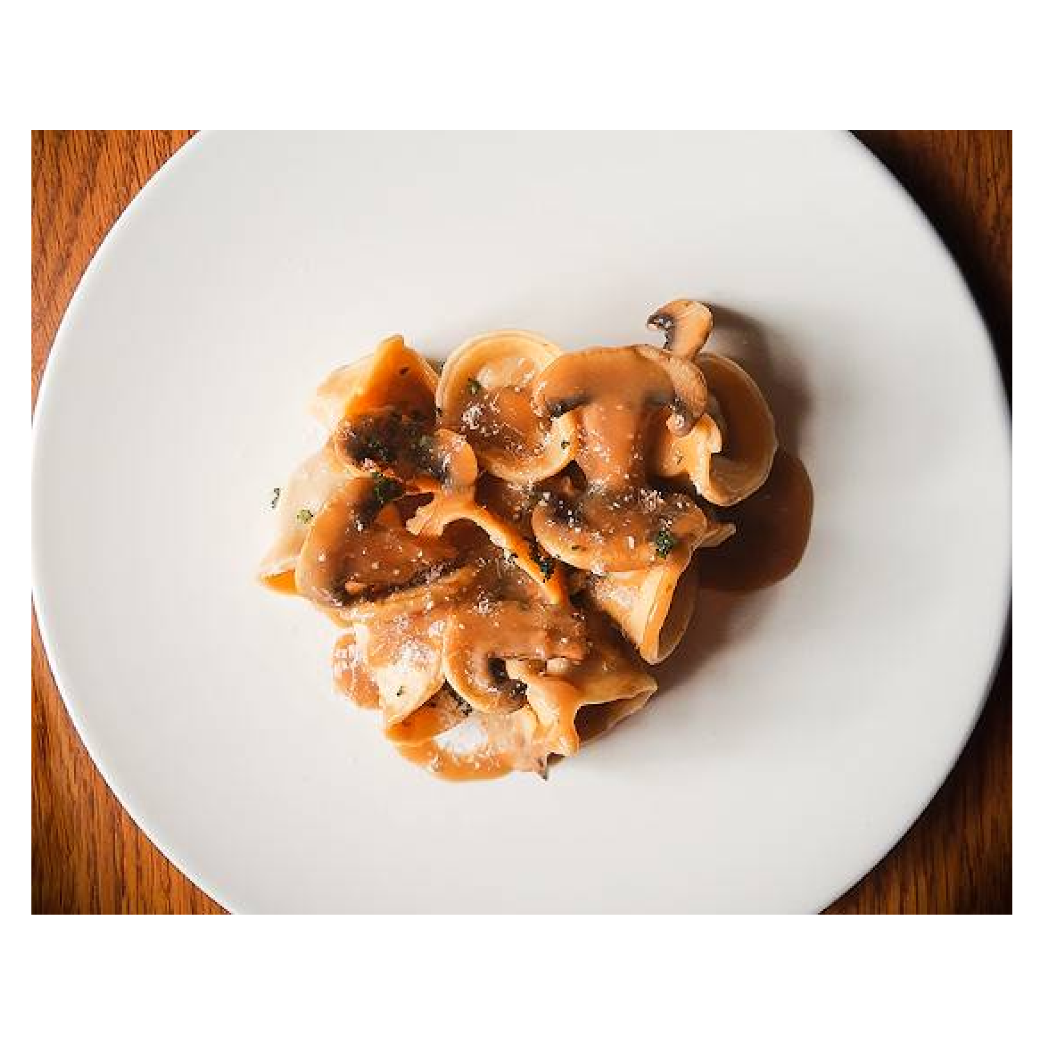 Tortellini de carne en salsa de hongos mixtos